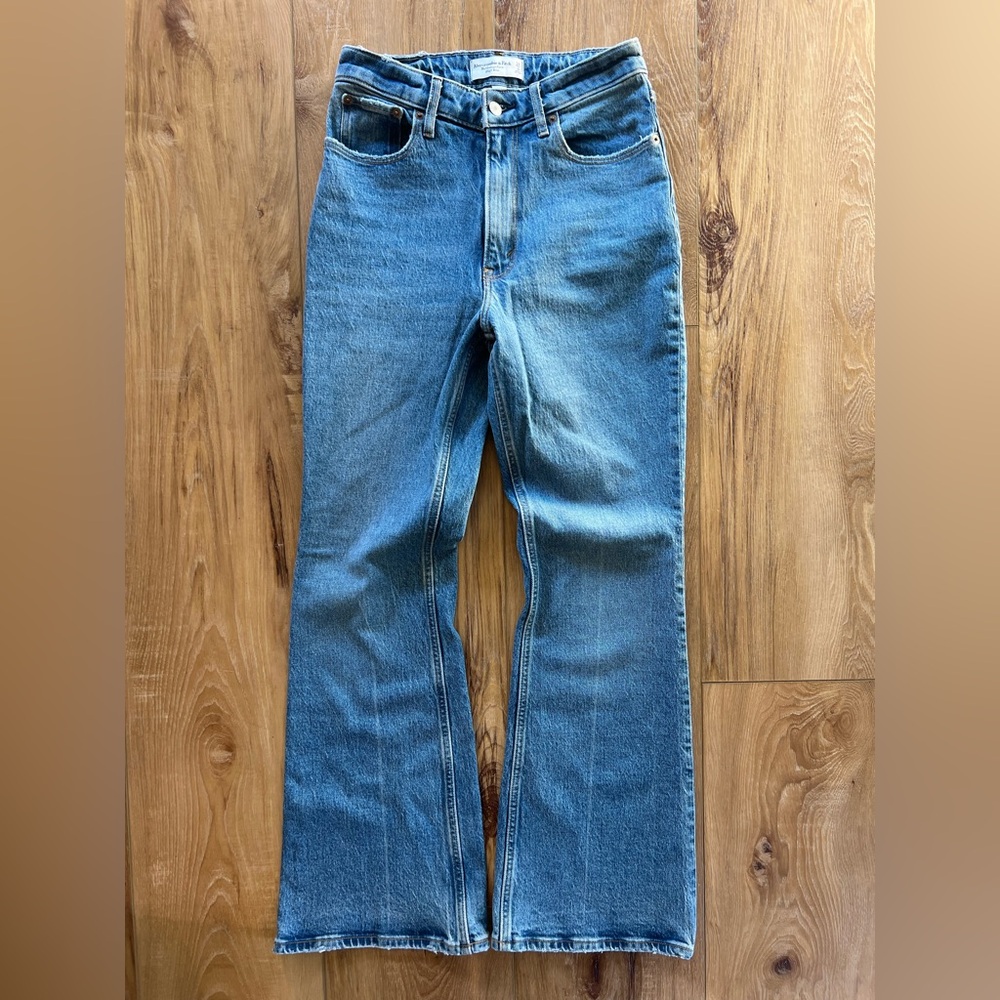 Abercrombie & Fitch Vintage High Rise Flare Curve Love Jeans Medium Wash Size 26